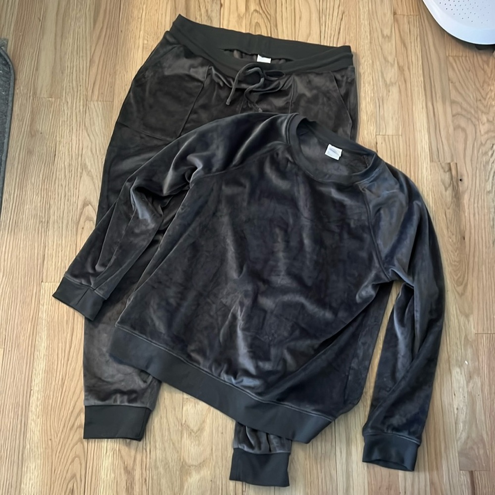 Stars above sweatpants and sweatshirt set, NWOT